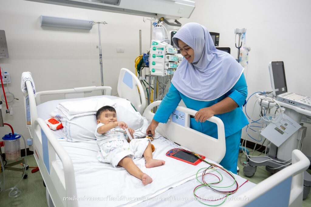 โรงพยาบาลศูนย์การแพทย์มหาวิทยาลัยวลัยลักษณ์ ประสบความสำเร็จในการผ่าตัดแก้ไขรูรั่วผนังกั้นหัวใจ ในผู้ป่วยเด็ก 2 ราย ภายใต้โครงการพัฒนาเครือข่ายการผ่าตัดโรคหัวใจในเด็กภาคใต้ตอนบน ร่วมกับ มูลนิธิเด็กโรคหัวใจ 6